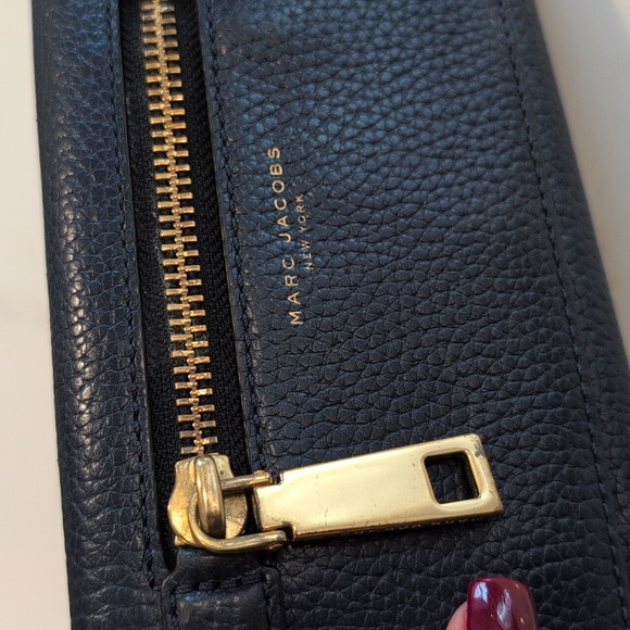 Marc Jacobs Navy Pebbled Leather Trifold Wallet. - Picture 3 of 11